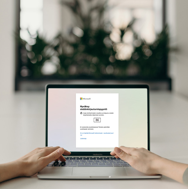 Kannettavalla tietokoneella monivaiheisen tunnistautumisen vahvistusikkuna